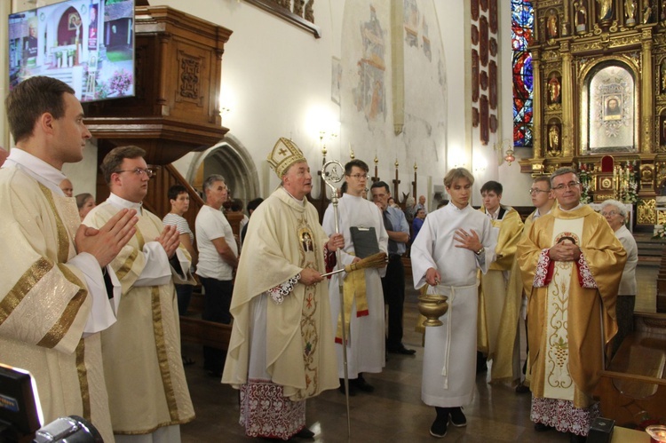 Nowy Sącz. Poświęcenie przemienionej bazyliki