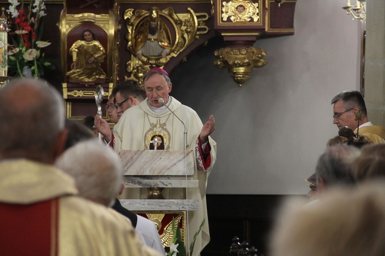 Nowy Sącz. Poświęcenie przemienionej bazyliki