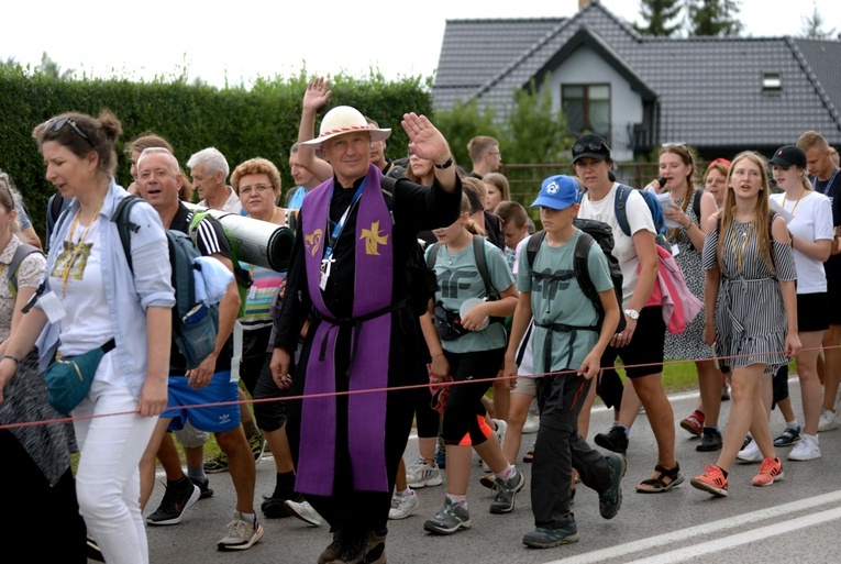 - Chcę dojść do Jasnej Góry ze wszystkimi intencjami, które są wpisane w diecezję radomską - mówi bp Marek Solarczyk.