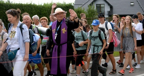 - Chcę dojść do Jasnej Góry ze wszystkimi intencjami, które są wpisane w diecezję radomską - mówi bp Marek Solarczyk.