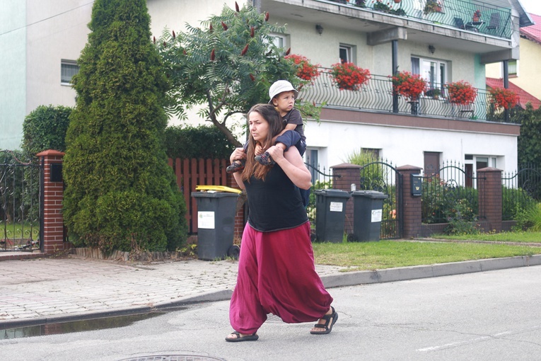 Parafia w drodze. Uczestnicy PMRDiK przyjęli sakramenty wtajemniczenia chrześcijańskiego