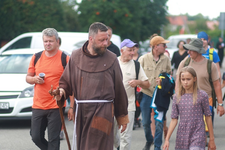 Parafia w drodze. Uczestnicy PMRDiK przyjęli sakramenty wtajemniczenia chrześcijańskiego