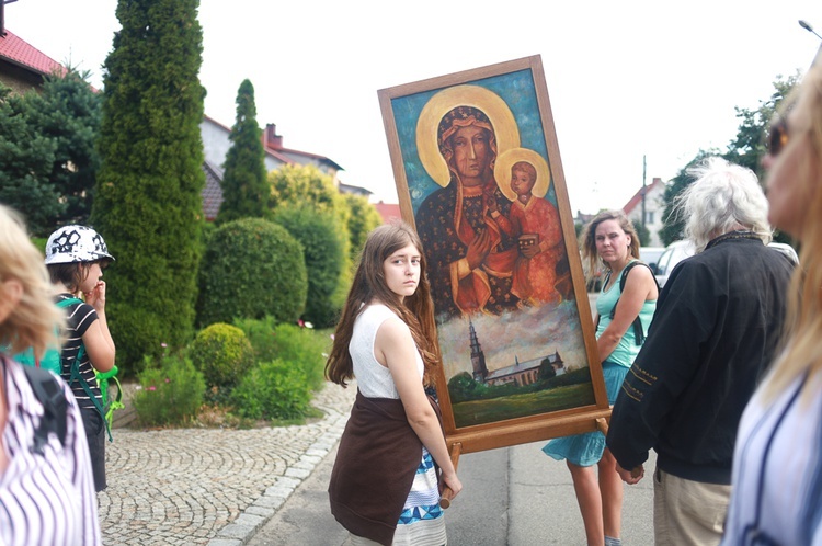 Parafia w drodze. Uczestnicy PMRDiK przyjęli sakramenty wtajemniczenia chrześcijańskiego