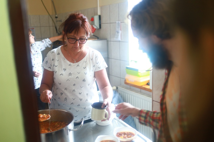 Parafia w drodze. Uczestnicy PMRDiK przyjęli sakramenty wtajemniczenia chrześcijańskiego