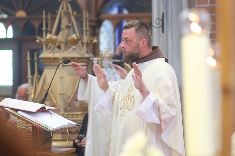 Parafia w drodze. Uczestnicy PMRDiK przyjęli sakramenty wtajemniczenia chrześcijańskiego