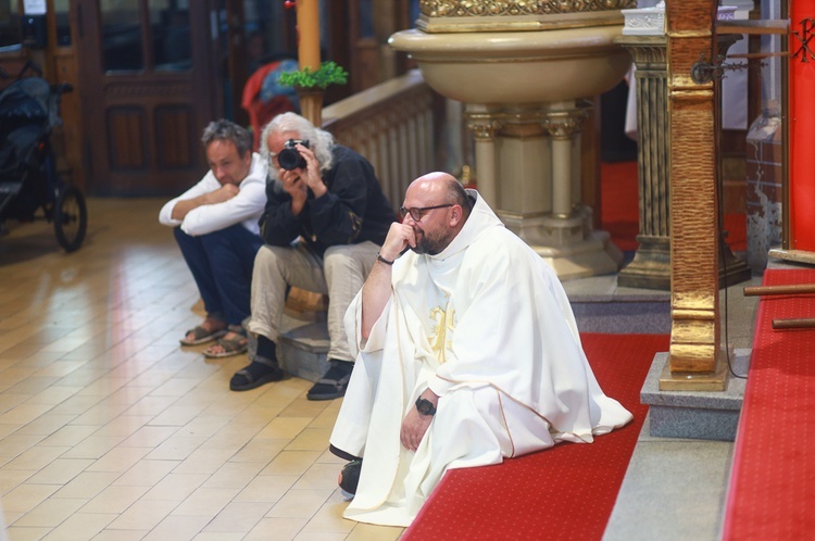 Parafia w drodze. Uczestnicy PMRDiK przyjęli sakramenty wtajemniczenia chrześcijańskiego