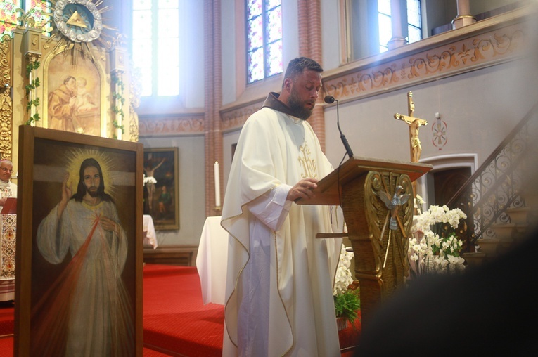 Parafia w drodze. Uczestnicy PMRDiK przyjęli sakramenty wtajemniczenia chrześcijańskiego
