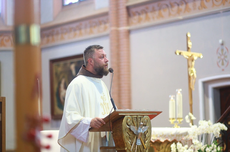 Parafia w drodze. Uczestnicy PMRDiK przyjęli sakramenty wtajemniczenia chrześcijańskiego