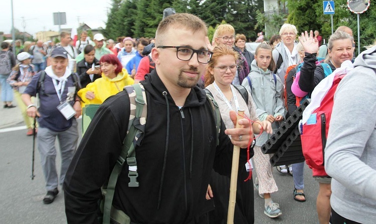 Grupa 2 z ks. Adamem Wandzlem - z Wilamowic na Jasną Górę 2022