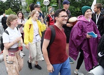 Grupa 5 z ks. Pawłem Radziejewskim SDS i ks. Konradem Nowakiem SDS - z Wilamowic na Jasną Górę 2022