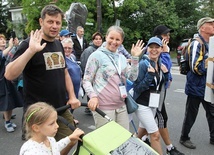 Pielgrzymi z wielu rejonów diecezji wyruszyli na Jasną Górę z Wilamowic przed południem 6 sierpnia.