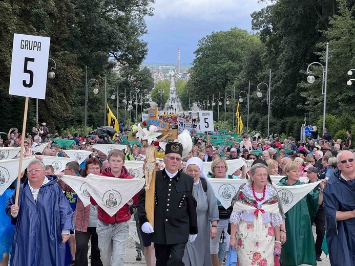 Rybnicka pielgrzymka - wejście na Jasną Górę