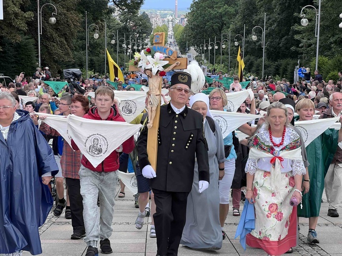 Rybnicka pielgrzymka - wejście na Jasną Górę