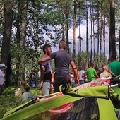 Górka Przeprośna w lesie