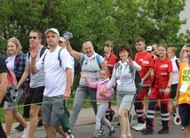 Z radością rozpoczęli 36. andrychowską wędrówkę do Matki...