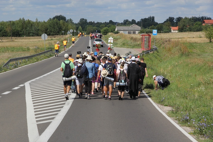 Fotorelacja z pielgrzymki - Dzień 4 - Kolumna stalowowolska