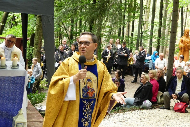 W "bukowej bazylice" na Trzonce - odpust ku czci Matki Bożej Śnieżnej 2022