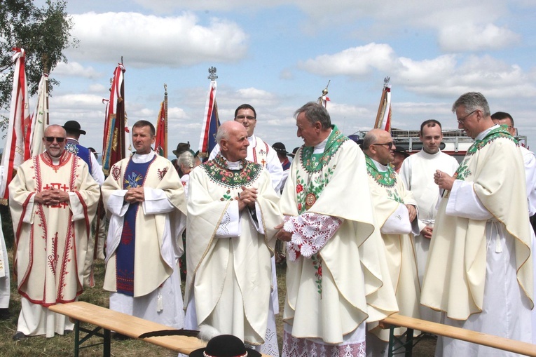 Ołtarz na Błyszczu połączył oazowiczów, górali, ludzi z całej Polski... niebo z ziemią