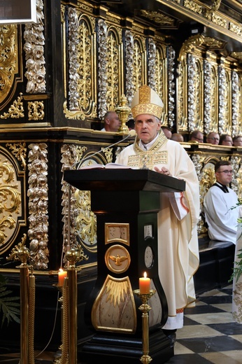 Biskup u pątników ze Stalowej Woli