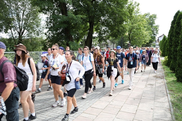 Biskup u pątników ze Stalowej Woli