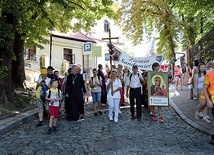 Po Eucharystii pielgrzymów odprowadził do granic miasta bp Krzysztof Nitkiewicz.