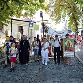 Po Eucharystii pielgrzymów odprowadził do granic miasta bp Krzysztof Nitkiewicz.