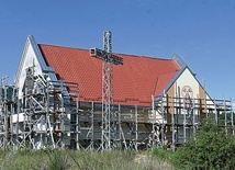 Wciąż trwają prace budowlane kościoła na Konradowie.