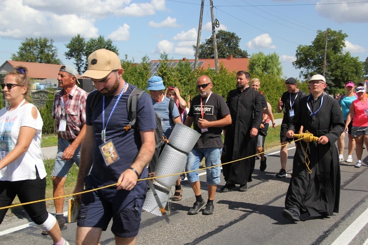 Fotorelacja z pielgrzymki - dzień 6. - kolumna stalowowolska