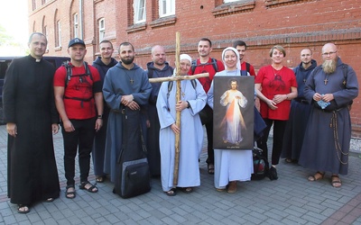 Chcą iść i iść. Karawana po raz drugi