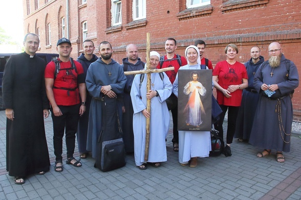 Chcą iść i iść. Karawana po raz drugi