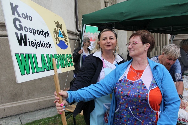 Wilamowickie gospodynie i tutejsi druhowie z OSP co roku goszczą jasnogórskich pielgrzymów przybyłych tu z całej diecezji.