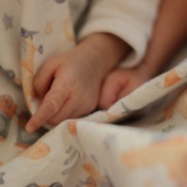 Lekarze z Centrum Zdrowia Matki Polki uratowali ukraińskie bliźnięta z syndromem podkradania