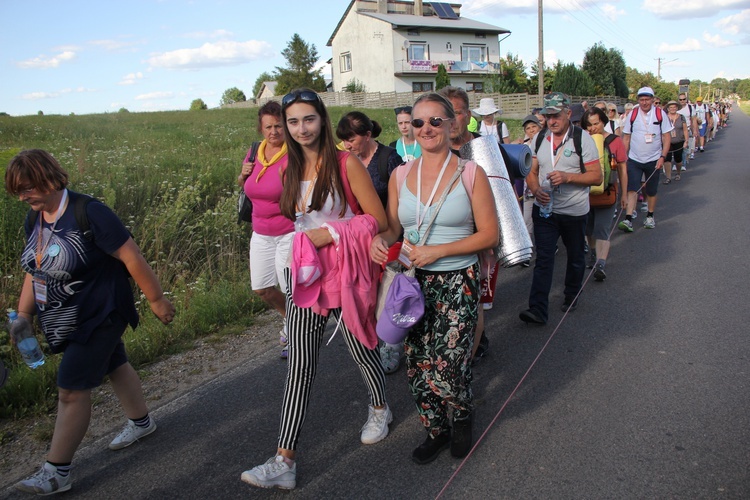 Fotorelacja z pielgrzymki - dzień 7. - kolumna stalowowolska