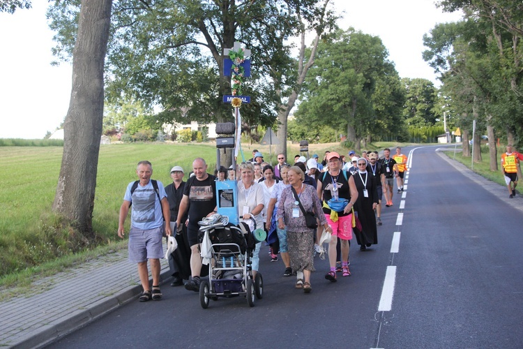 Fotorelacja z pielgrzymki - dzień 7. - kolumna stalowowolska