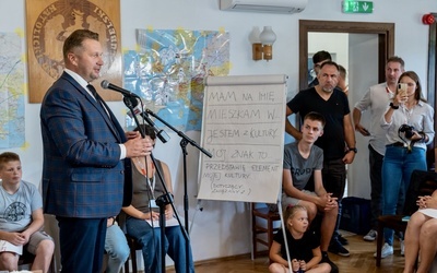 Minister edukacji odwiedził polonijny obóz w Kazimierzu Dolnym. 
