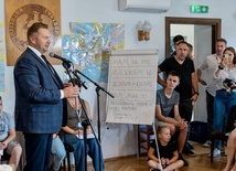 Minister edukacji odwiedził polonijny obóz w Kazimierzu Dolnym. 