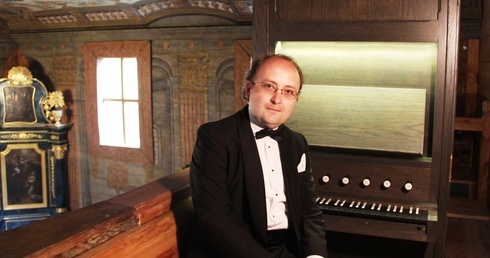 Na organach w kościele pw. św. Doroty zagra Emanuel Bączkowski.
