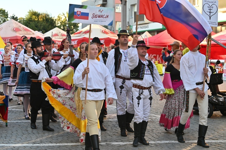 Inauguracja XXX Międzynarodowego Festiwalu Folkloru w Strzegomiu