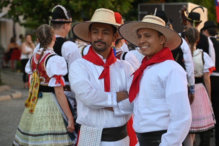 Inauguracja XXX Międzynarodowego Festiwalu Folkloru w Strzegomiu