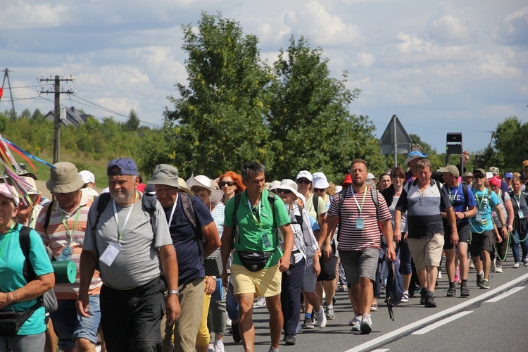 Fotorelacja z pielgrzymki - dzień 8. - kolumna stalowowolska