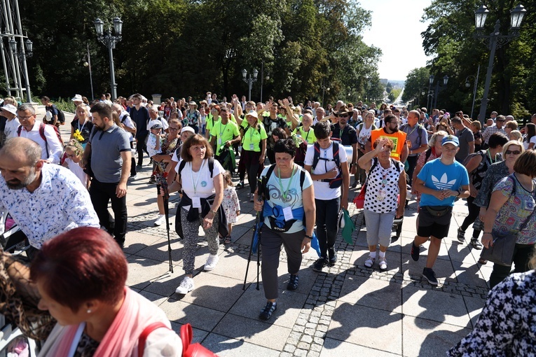 Pielgrzymi u tronu Królowej Polski