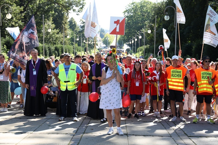 Pielgrzymi u tronu Królowej Polski