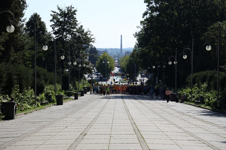 Pielgrzymi u tronu Królowej Polski