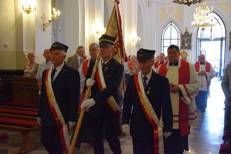 Wprowadzenie relikwii bł. ks. Jerzego Popiełuszki do parafii w Kutnie