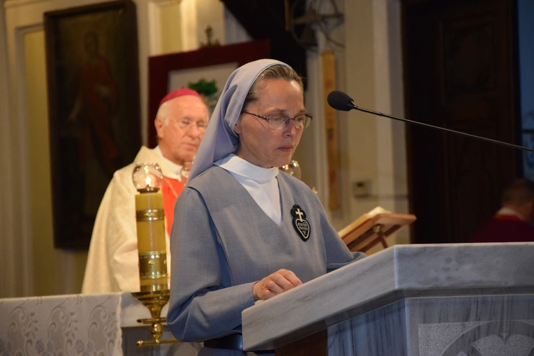 Wprowadzenie relikwii bł. ks. Jerzego Popiełuszki do parafii w Kutnie