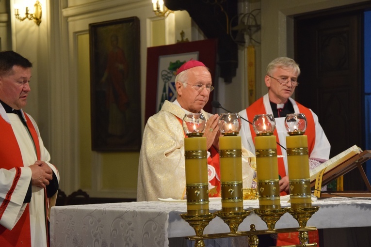 Wprowadzenie relikwii bł. ks. Jerzego Popiełuszki do parafii w Kutnie