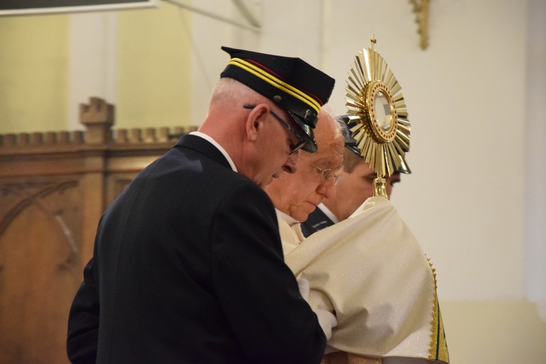 Wprowadzenie relikwii bł. ks. Jerzego Popiełuszki do parafii w Kutnie