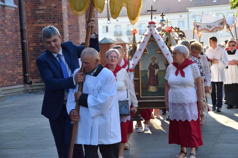 Wprowadzenie relikwii bł. ks. Jerzego Popiełuszki do parafii w Kutnie