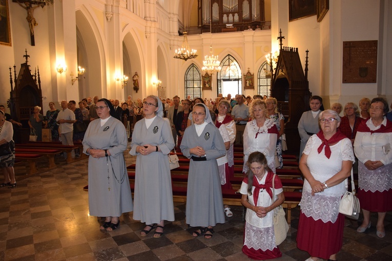 Wprowadzenie relikwii bł. ks. Jerzego Popiełuszki do parafii w Kutnie