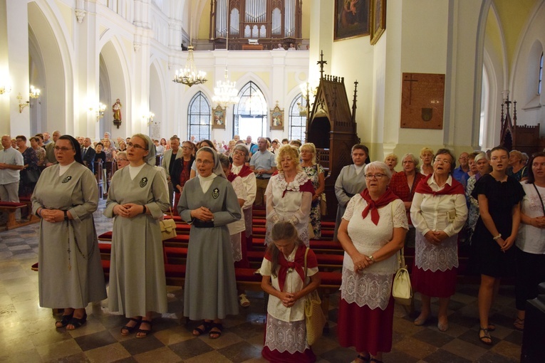 Wprowadzenie relikwii bł. ks. Jerzego Popiełuszki do parafii w Kutnie